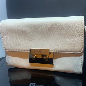 Michael kors cream leather small purse.